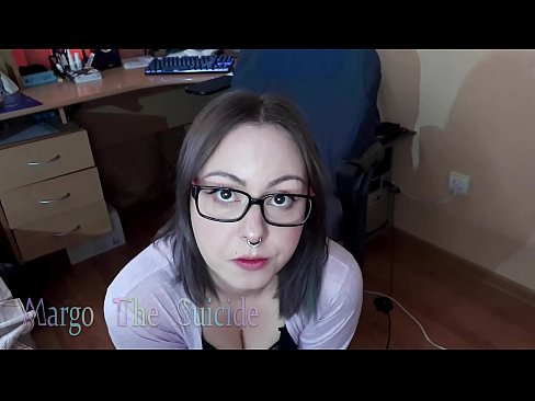 ❤️ Seksuali mergina su akiniais giliai čiulpia dildo į kamerą ️❌ Dulkinimo video prie mūsų ☑